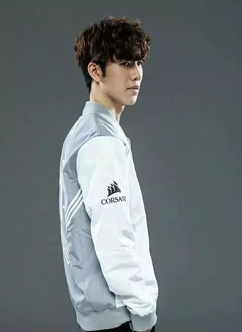 Uzi ：小明直播合同搞定了吗？只能说没那么简单 但又没那么复杂了